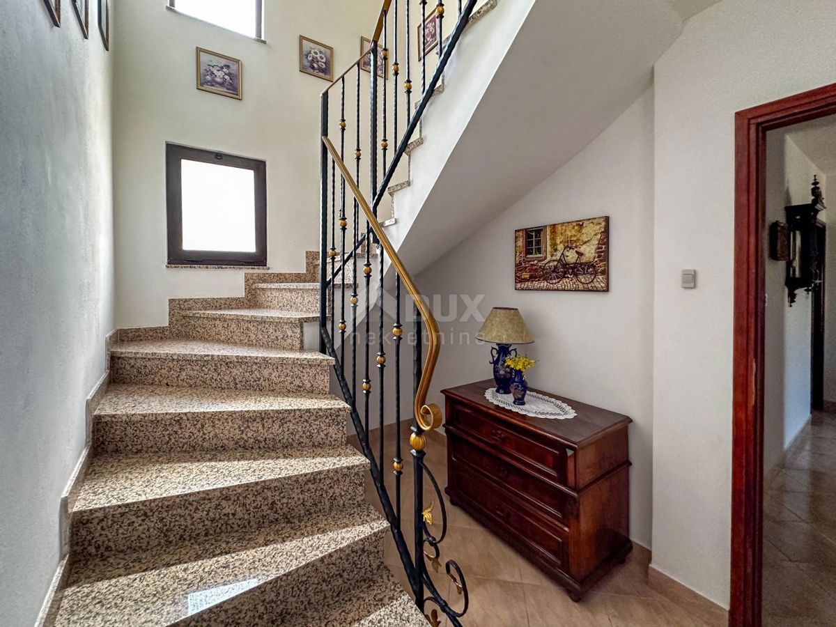 RIBNICA, OBROVAC - OCCASIONE! Casa 1a fila al mare + barca e posto barca