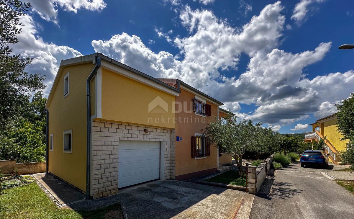 RIBNICA, OBROVAC - OCCASIONE! Casa 1a fila al mare + barca e posto barca