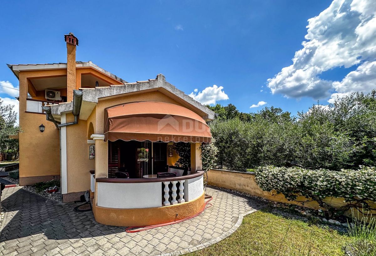 RIBNICA, OBROVAC - OCCASIONE! Casa 1a fila al mare + barca e posto barca