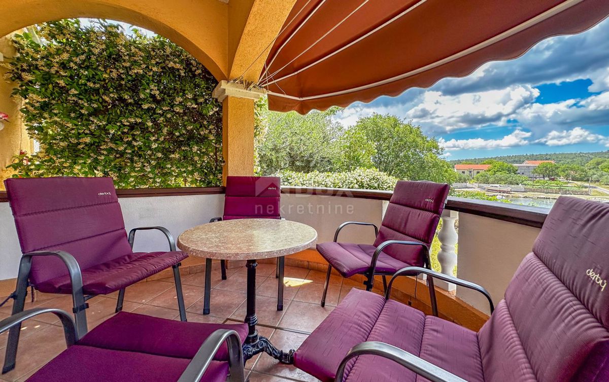 RIBNICA, OBROVAC - OCCASIONE! Casa 1a fila al mare + barca e posto barca