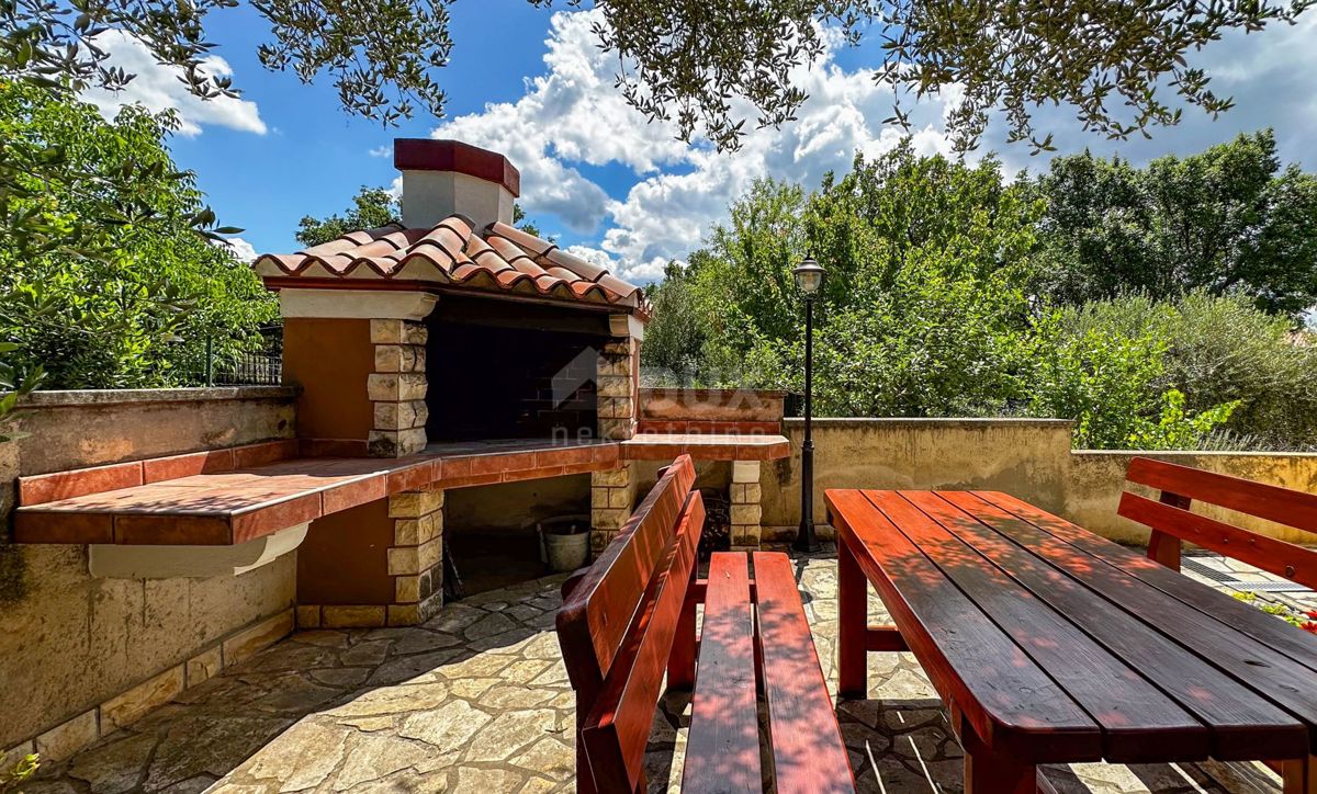 RIBNICA, OBROVAC - OCCASIONE! Casa 1a fila al mare + barca e posto barca