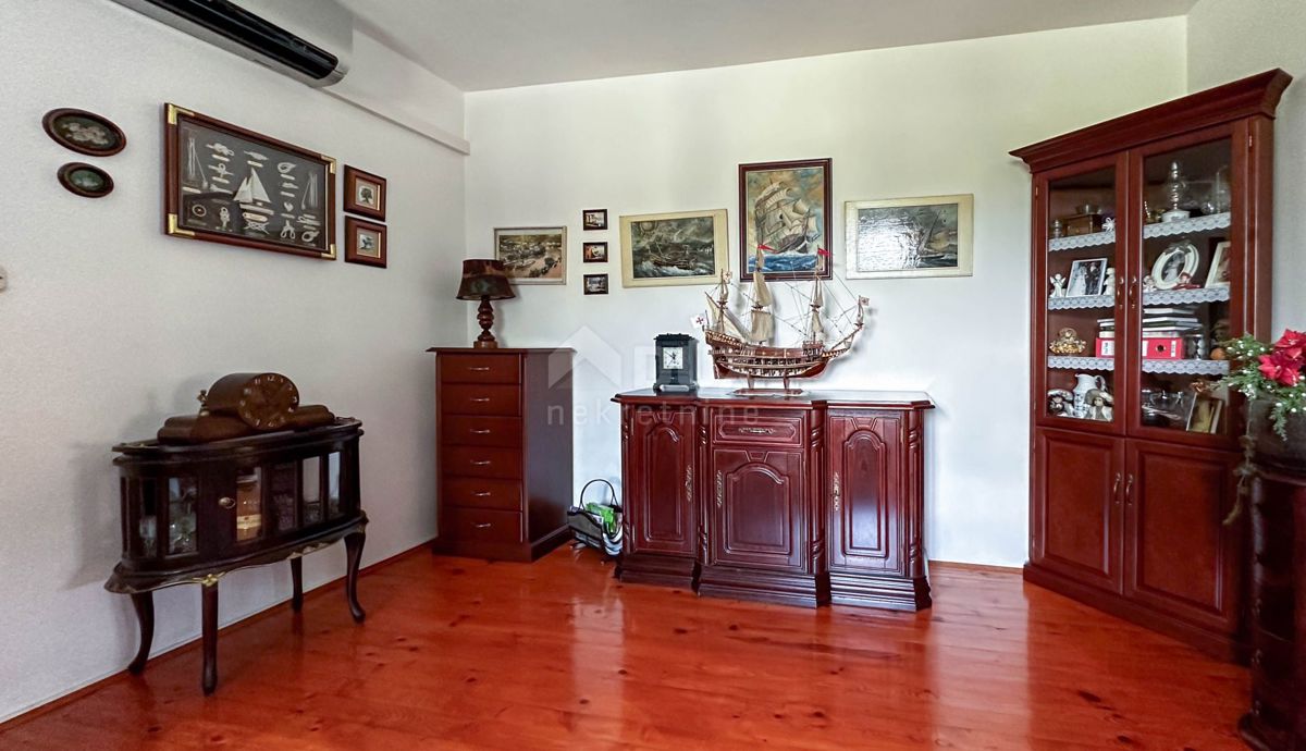 RIBNICA, OBROVAC - OCCASIONE! Casa 1a fila al mare + barca e posto barca