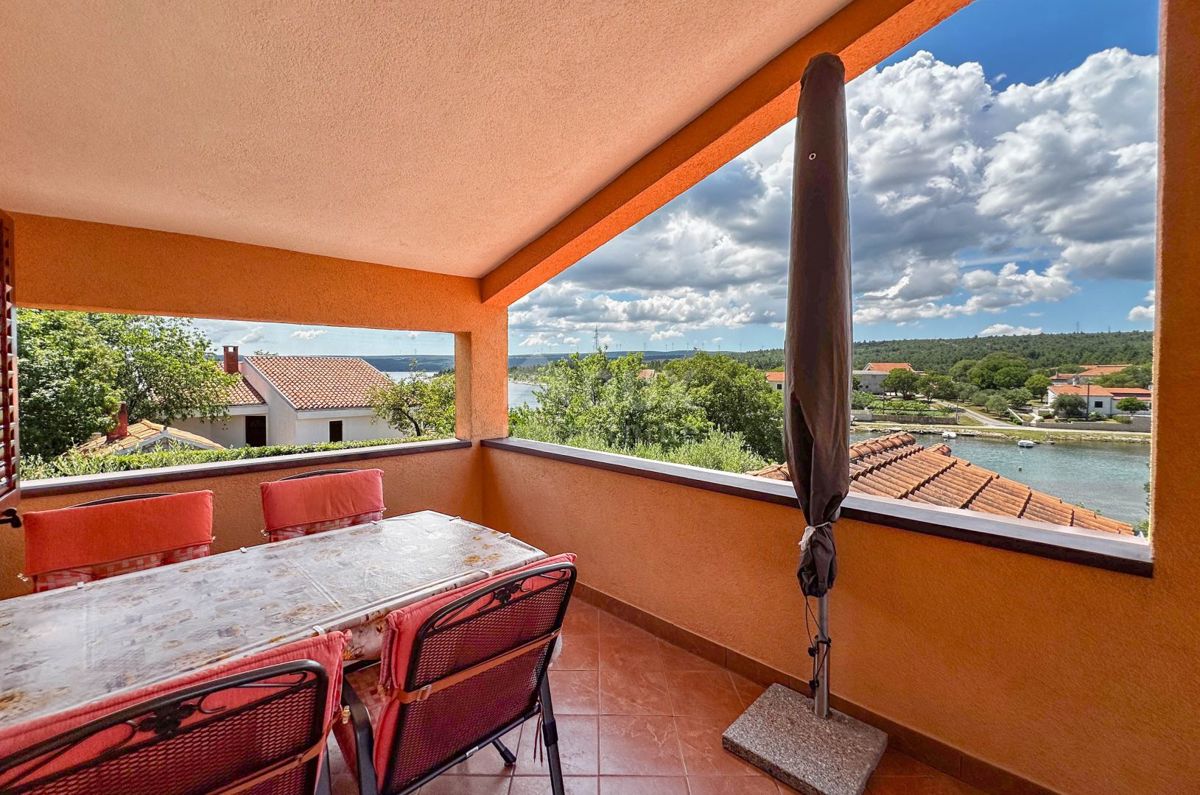 RIBNICA, OBROVAC - OCCASIONE! Casa 1a fila al mare + barca e posto barca