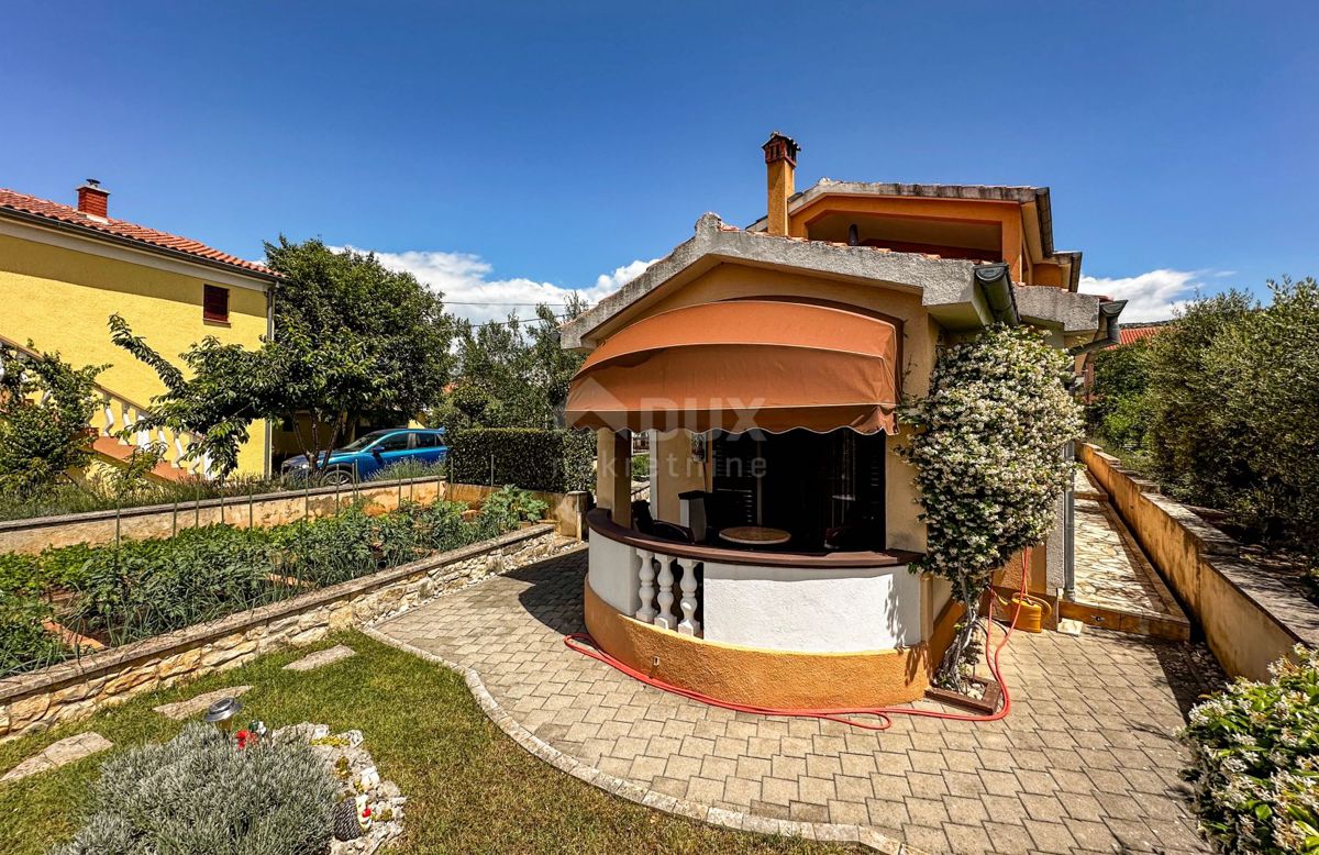 RIBNICA, OBROVAC - OCCASIONE! Casa 1a fila al mare + barca e posto barca