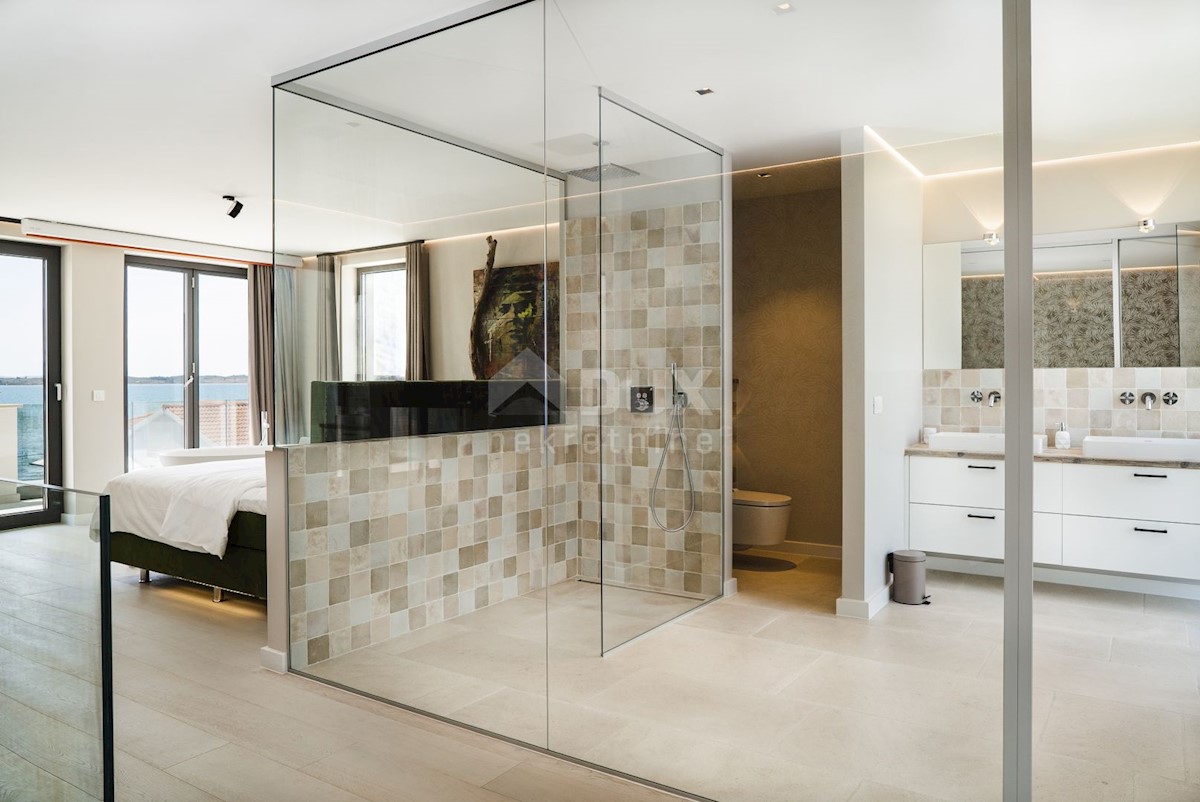 ZADAR, VRSI - Lussuose ville gemelle 1a fila al mare