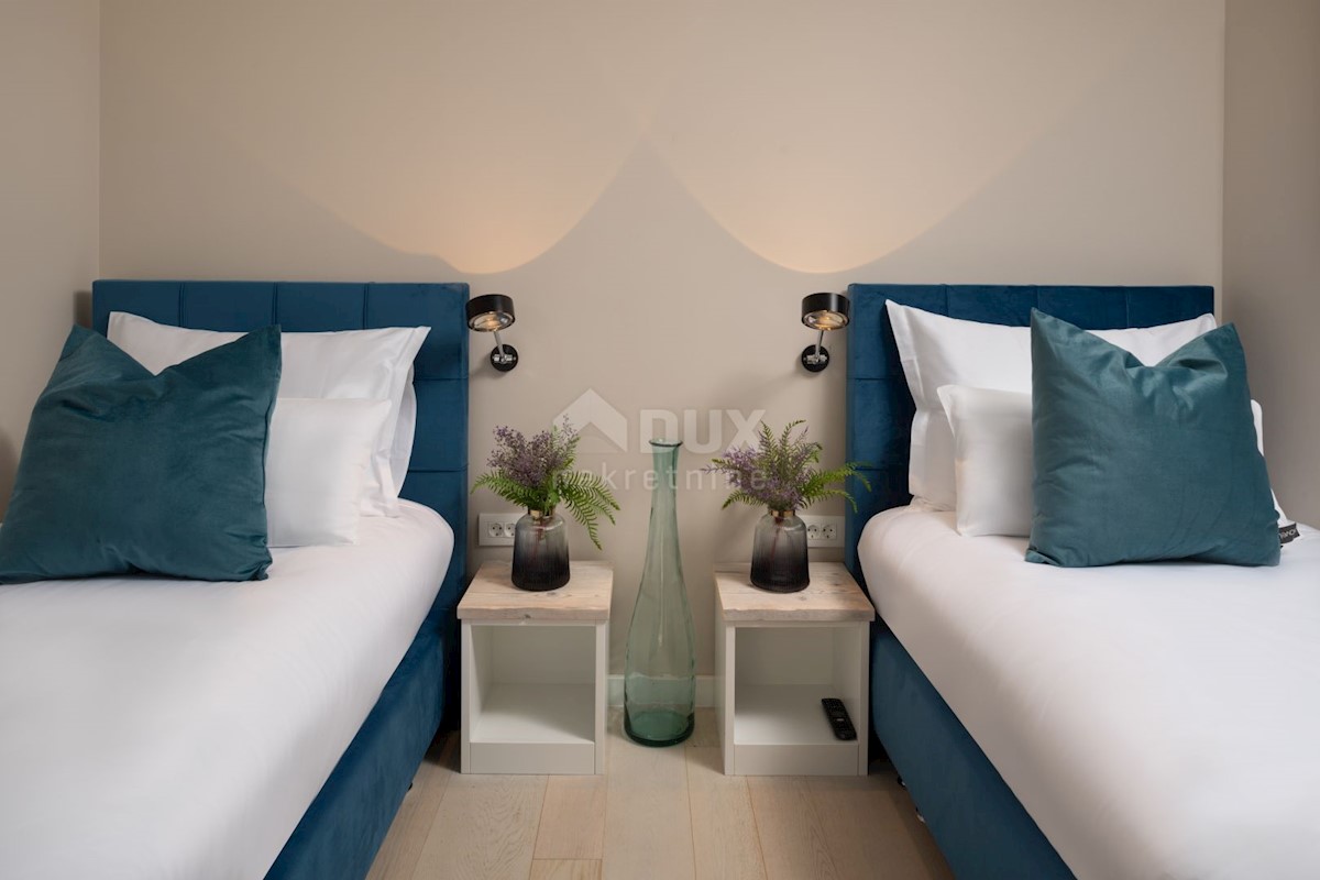 ZADAR, VRSI - Lussuose ville gemelle 1a fila al mare