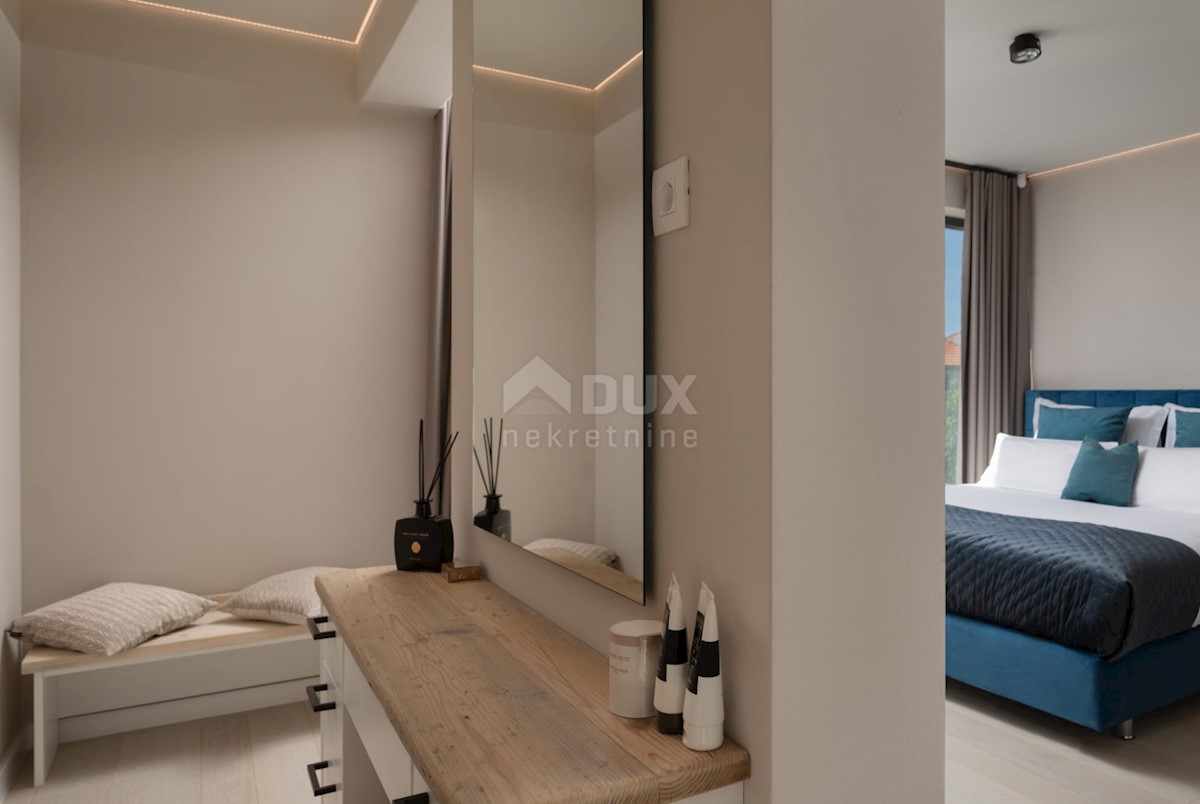 ZADAR, VRSI - Lussuose ville gemelle 1a fila al mare