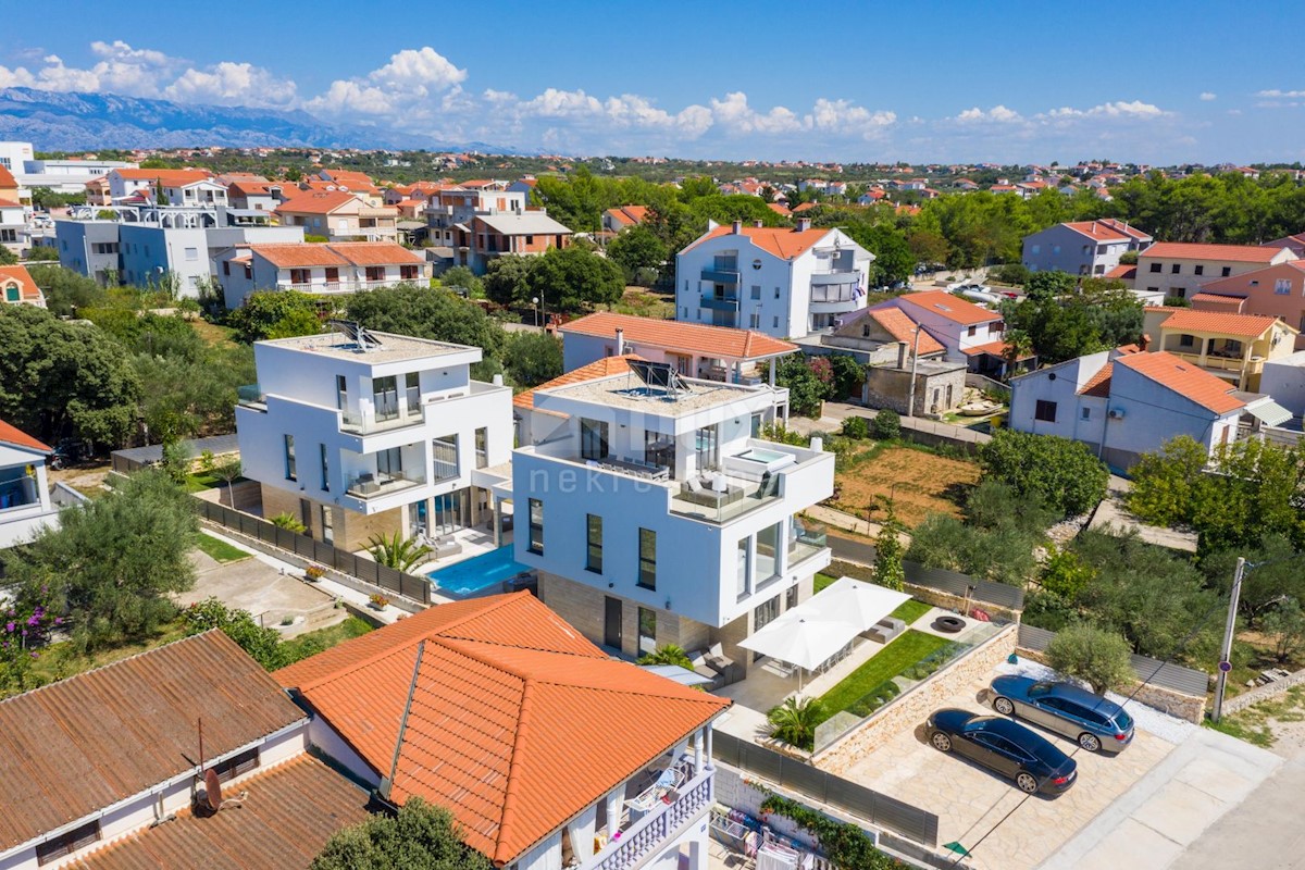 ZADAR, VRSI - Lussuose ville gemelle 1a fila al mare