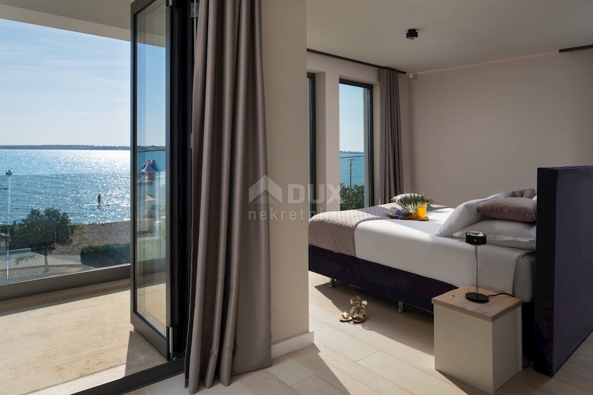 ZADAR, VRSI - Lussuose ville gemelle 1a fila al mare