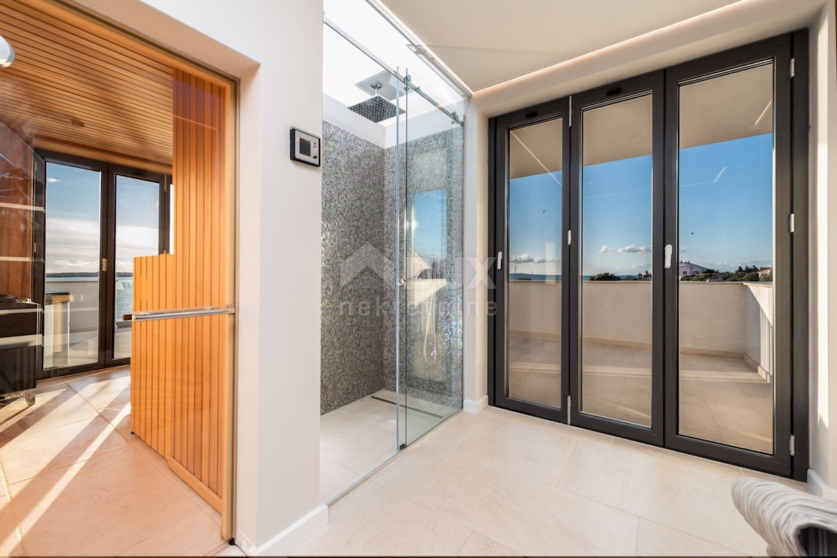 ZADAR, VRSI - Lussuose ville gemelle 1a fila al mare