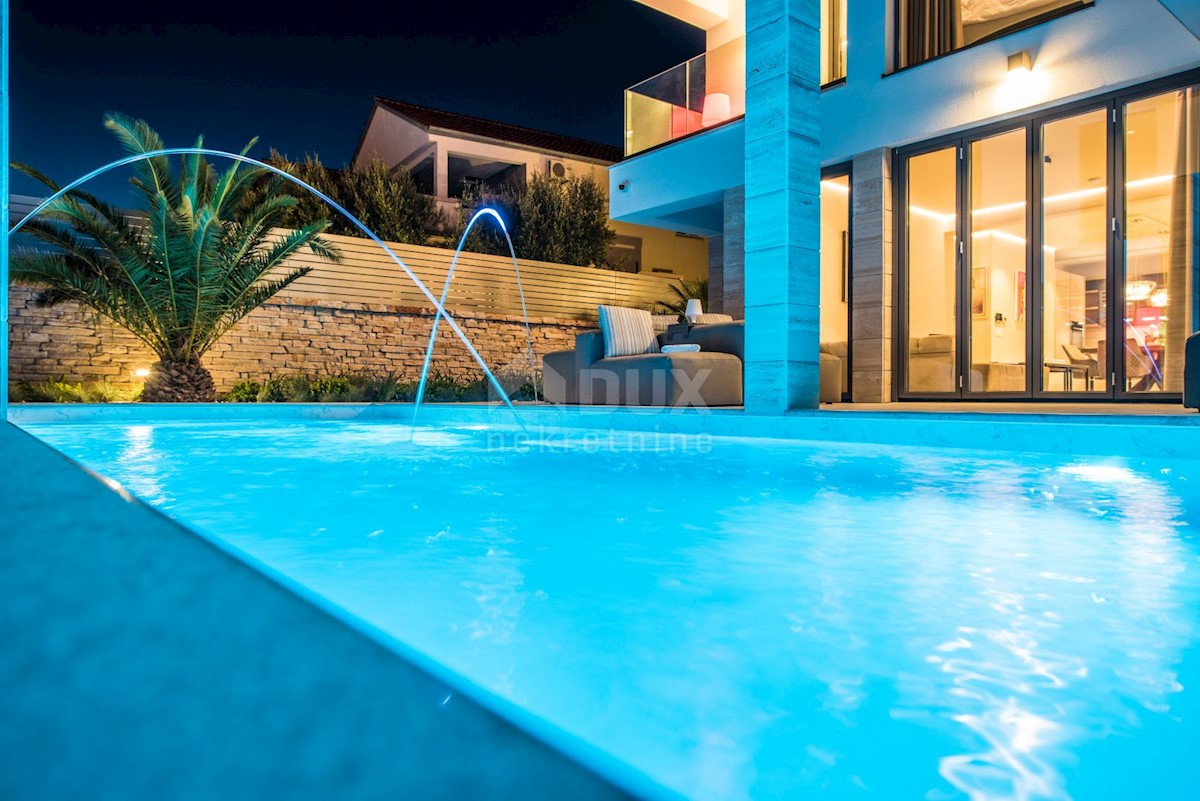 ZADAR, VRSI - Lussuose ville gemelle 1a fila al mare