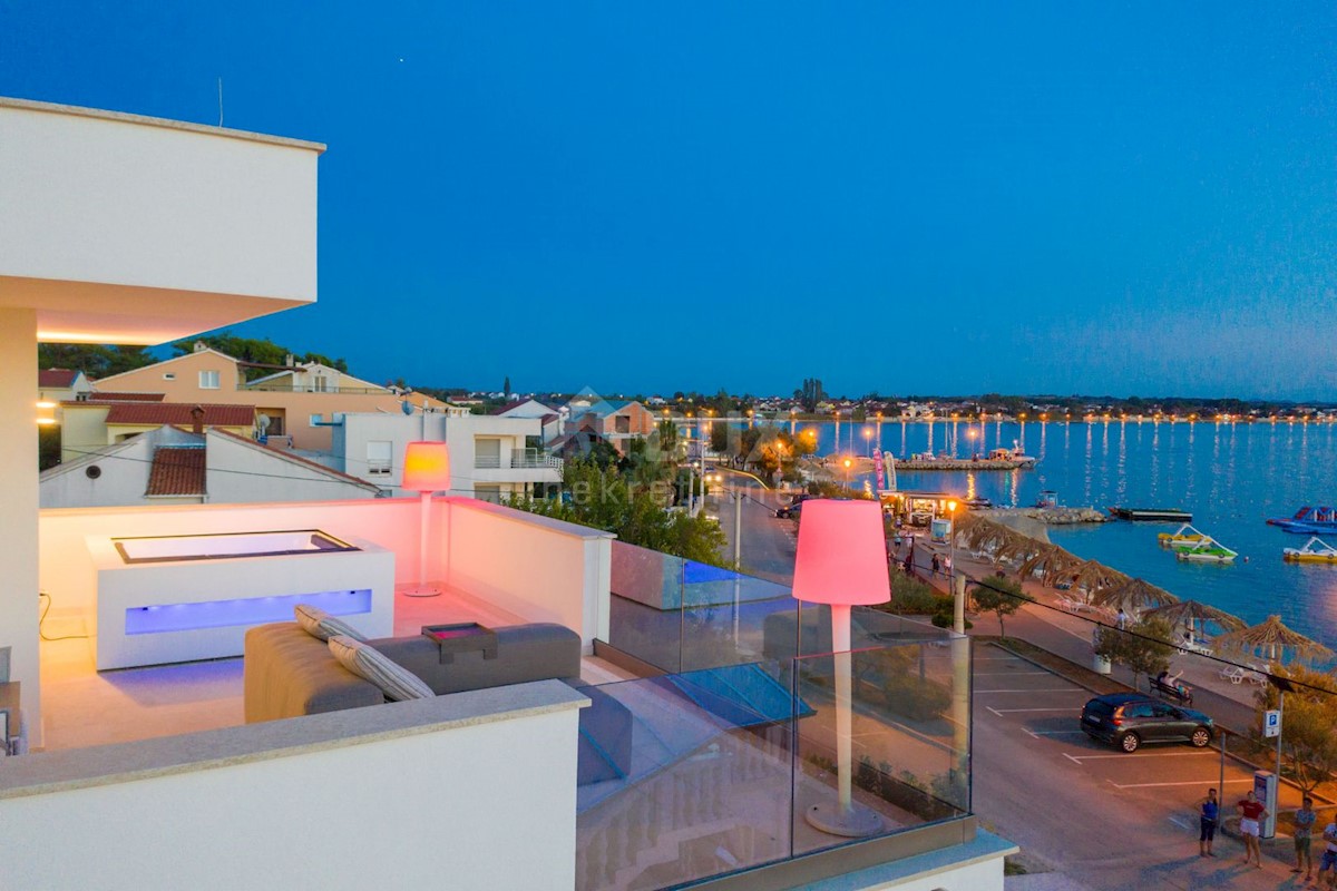 ZADAR, VRSI - Lussuose ville gemelle 1a fila al mare