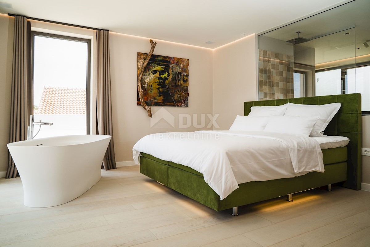 ZADAR, VRSI - Lussuose ville gemelle 1a fila al mare