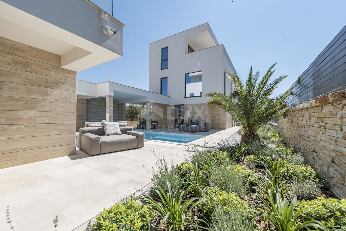 ZADAR, VRSI - Lussuose ville gemelle 1a fila al mare