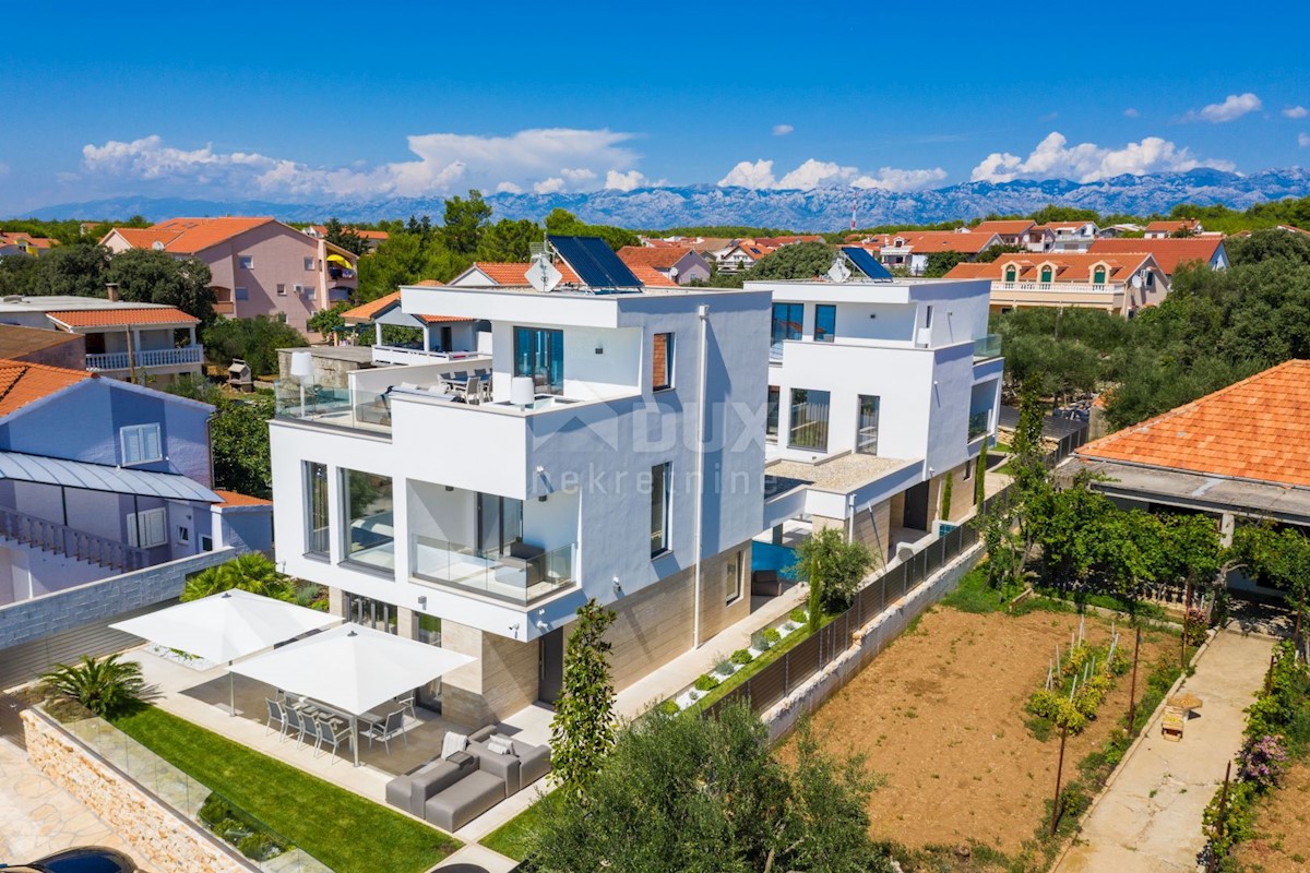 ZADAR, VRSI - Lussuose ville gemelle 1a fila al mare