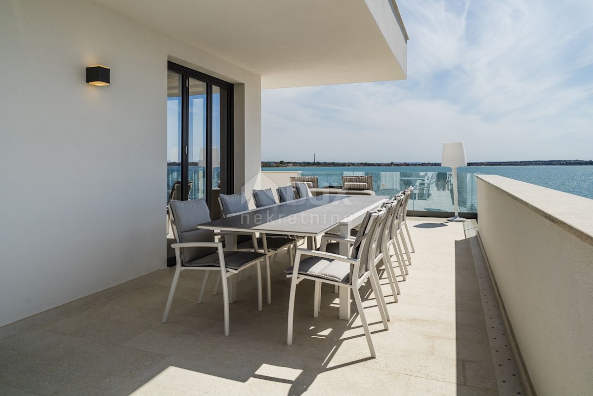 ZADAR, VRSI - Lussuose ville gemelle 1a fila al mare