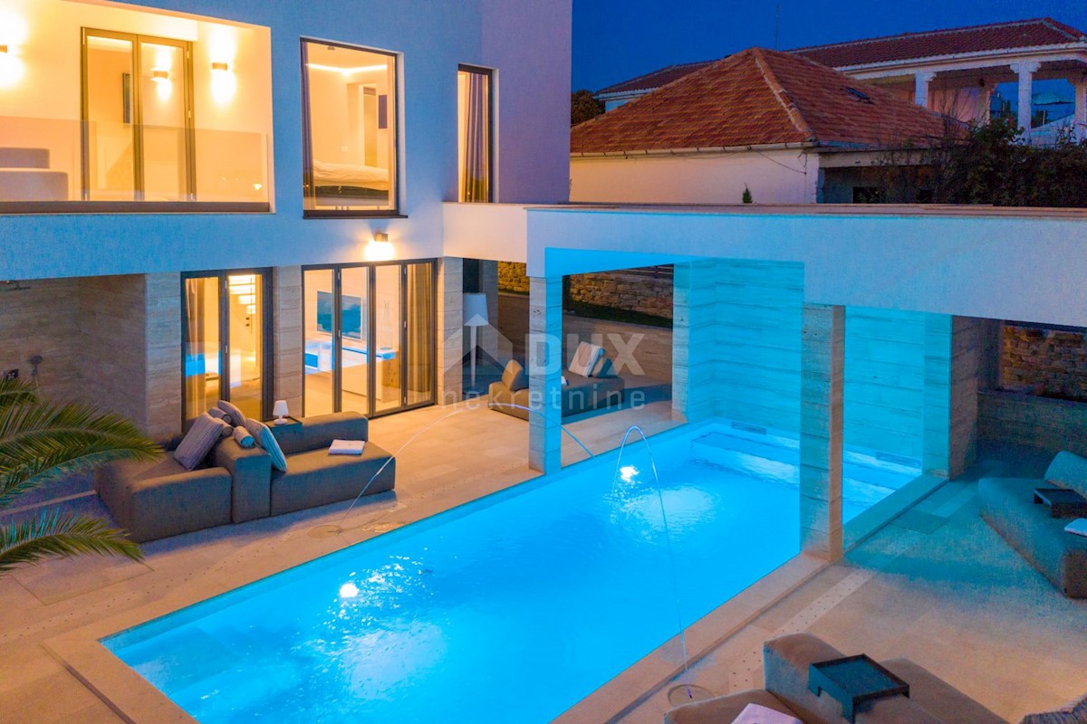 ZADAR, VRSI - Lussuose ville gemelle 1a fila al mare