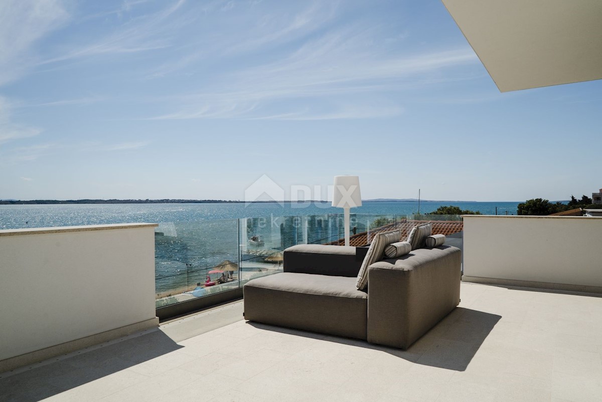 ZADAR, VRSI - Lussuose ville gemelle 1a fila al mare