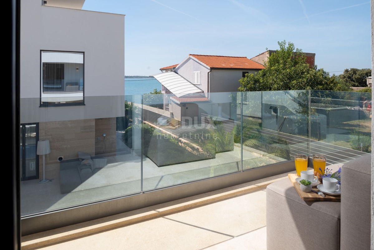 ZADAR, VRSI - Lussuose ville gemelle 1a fila al mare