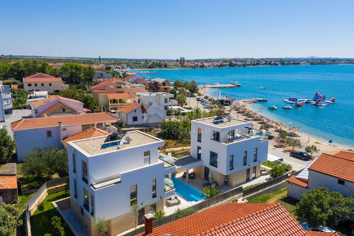 ZADAR, VRSI - Lussuose ville gemelle 1a fila al mare