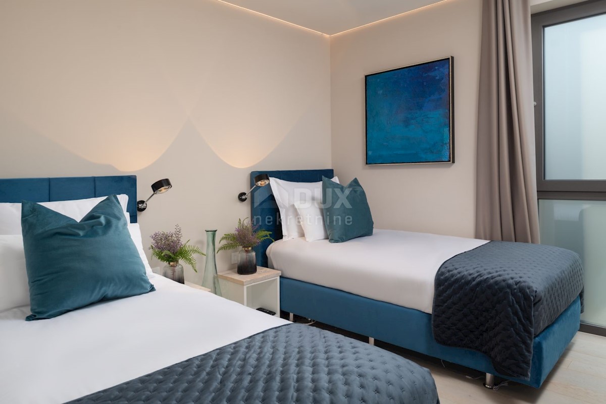 ZADAR, VRSI - Lussuose ville gemelle 1a fila al mare