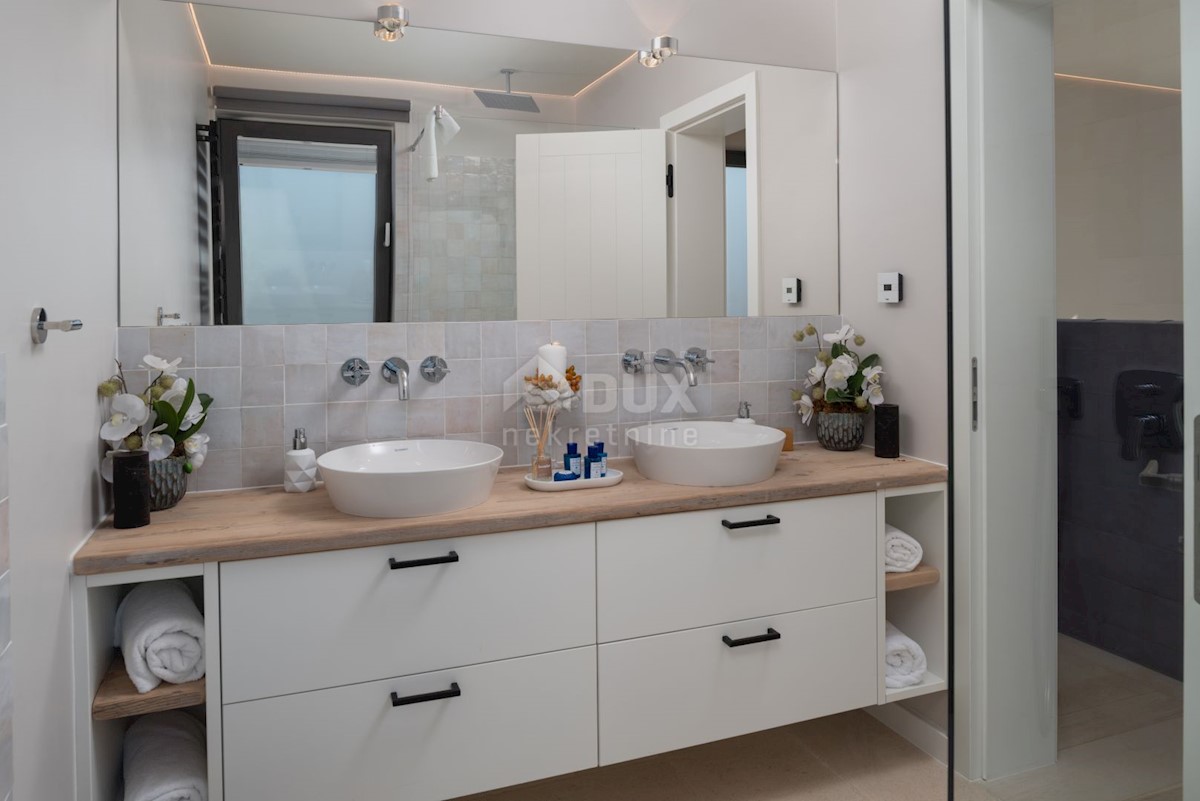 ZADAR, VRSI - Lussuose ville gemelle 1a fila al mare