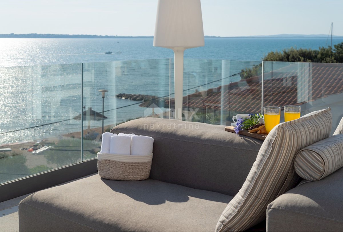 ZADAR, VRSI - Lussuose ville gemelle 1a fila al mare