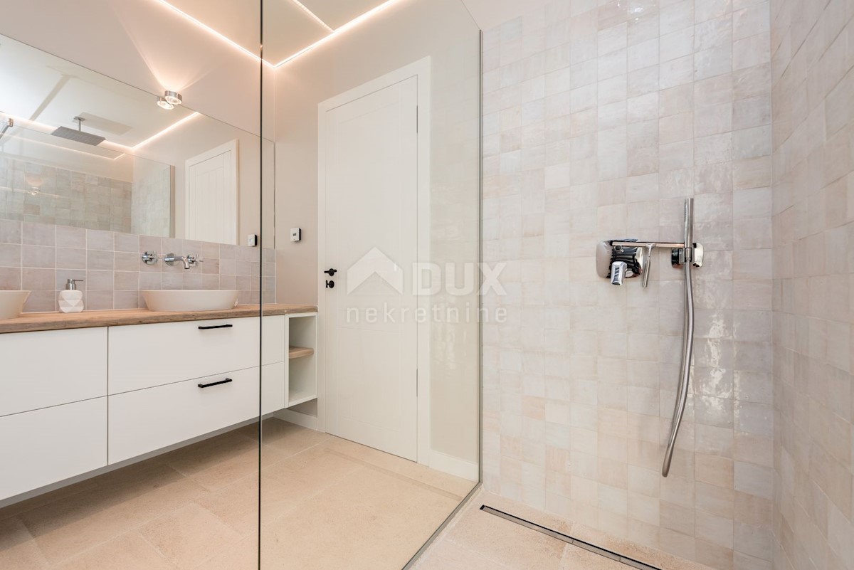 ZADAR, VRSI - Lussuose ville gemelle 1a fila al mare