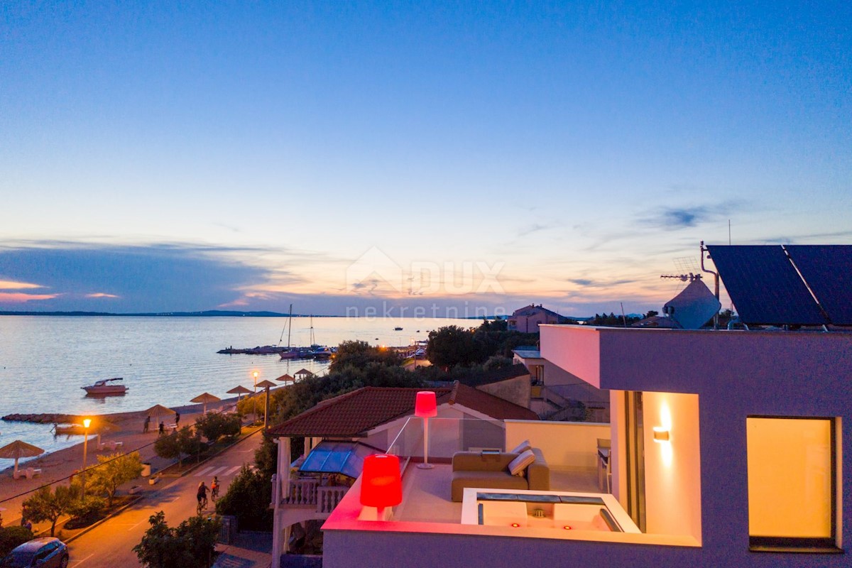 ZADAR, VRSI - Lussuose ville gemelle 1a fila al mare