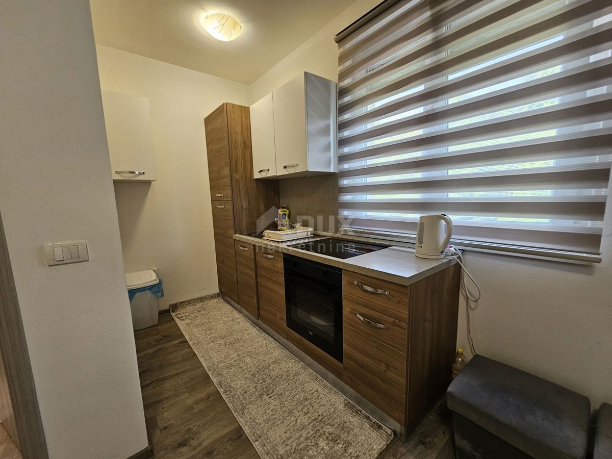 ISTRIA, PARENZO - Casa bifamiliare con tre unità abitative 