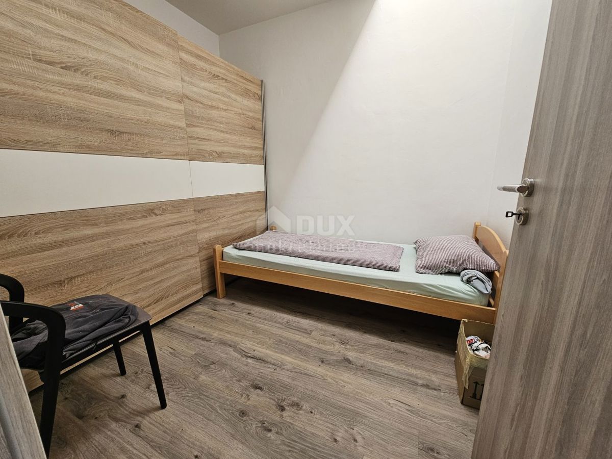 ISTRIA, PARENZO - Casa bifamiliare con tre unità abitative 