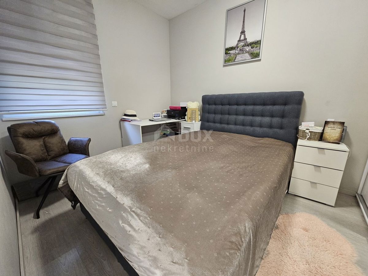 ISTRIA, PARENZO - Casa bifamiliare con tre unità abitative 