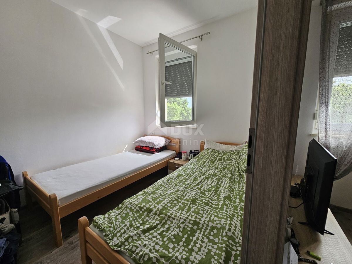 ISTRIA, PARENZO - Casa bifamiliare con tre unità abitative 