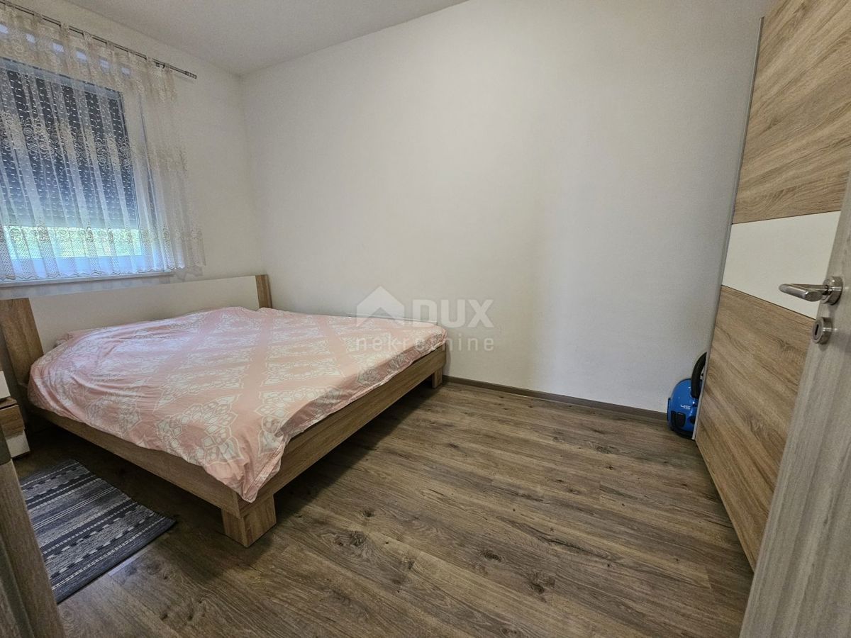 ISTRIA, PARENZO - Casa bifamiliare con tre unità abitative 