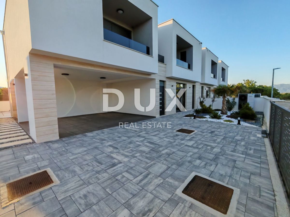 ZADAR, ZATON - Villa bifamiliare di lusso con piscina riscaldata, sauna e palestra! Nuova costruzione! A1