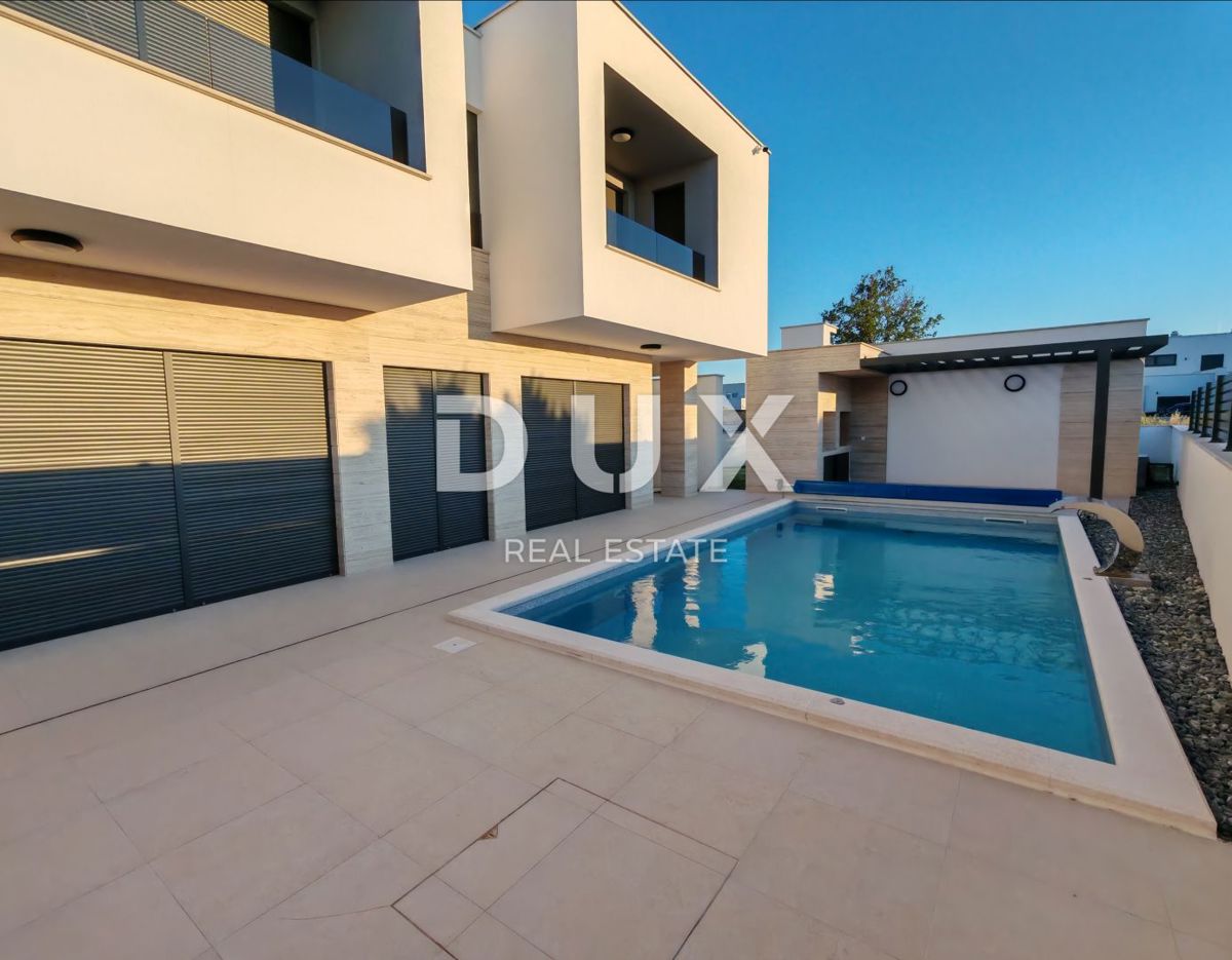 ZADAR, ZATON - Villa bifamiliare di lusso con piscina riscaldata, sauna e palestra! Nuova costruzione! A1