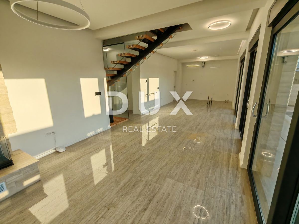 ZADAR, ZATON - Villa bifamiliare di lusso con piscina riscaldata, sauna e palestra! Nuova costruzione! A1