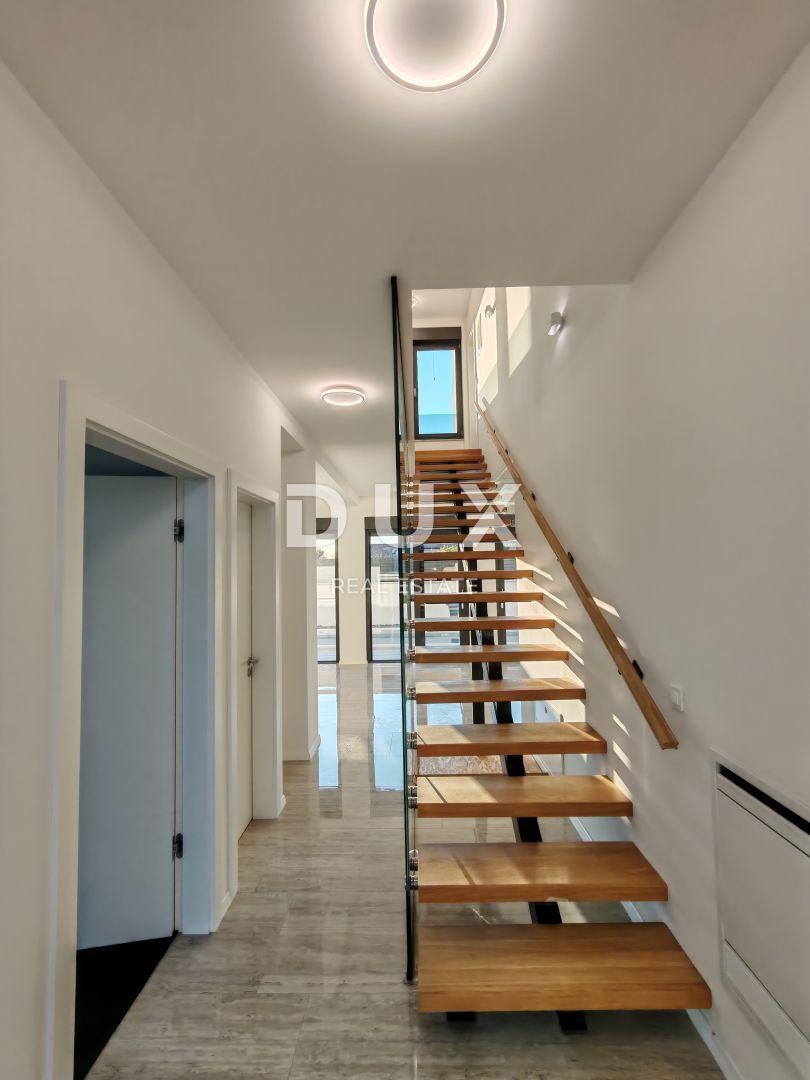 ZADAR, ZATON - Villa bifamiliare di lusso con piscina riscaldata, sauna e palestra! Nuova costruzione! A1