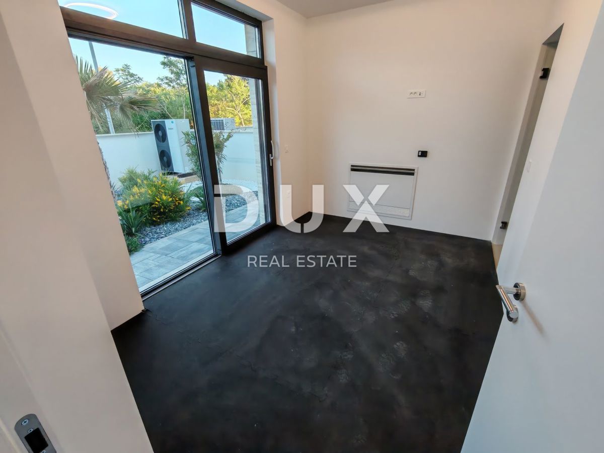 ZADAR, ZATON - Villa bifamiliare di lusso con piscina riscaldata, sauna e palestra! Nuova costruzione! A1