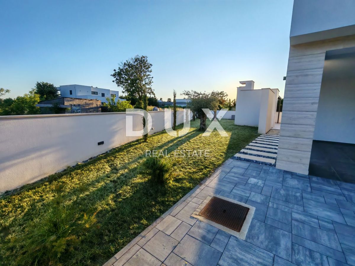 ZADAR, ZATON - Villa bifamiliare di lusso con piscina riscaldata, sauna e palestra! Nuova costruzione! A1