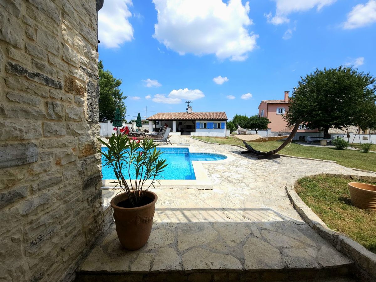 ISTRIA, FILIPPINE - Esclusiva villa in pietra con ampio giardino