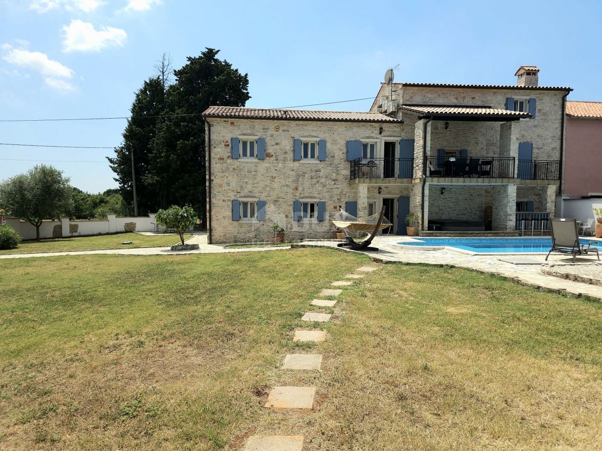 ISTRIA, FILIPPINE - Esclusiva villa in pietra con ampio giardino