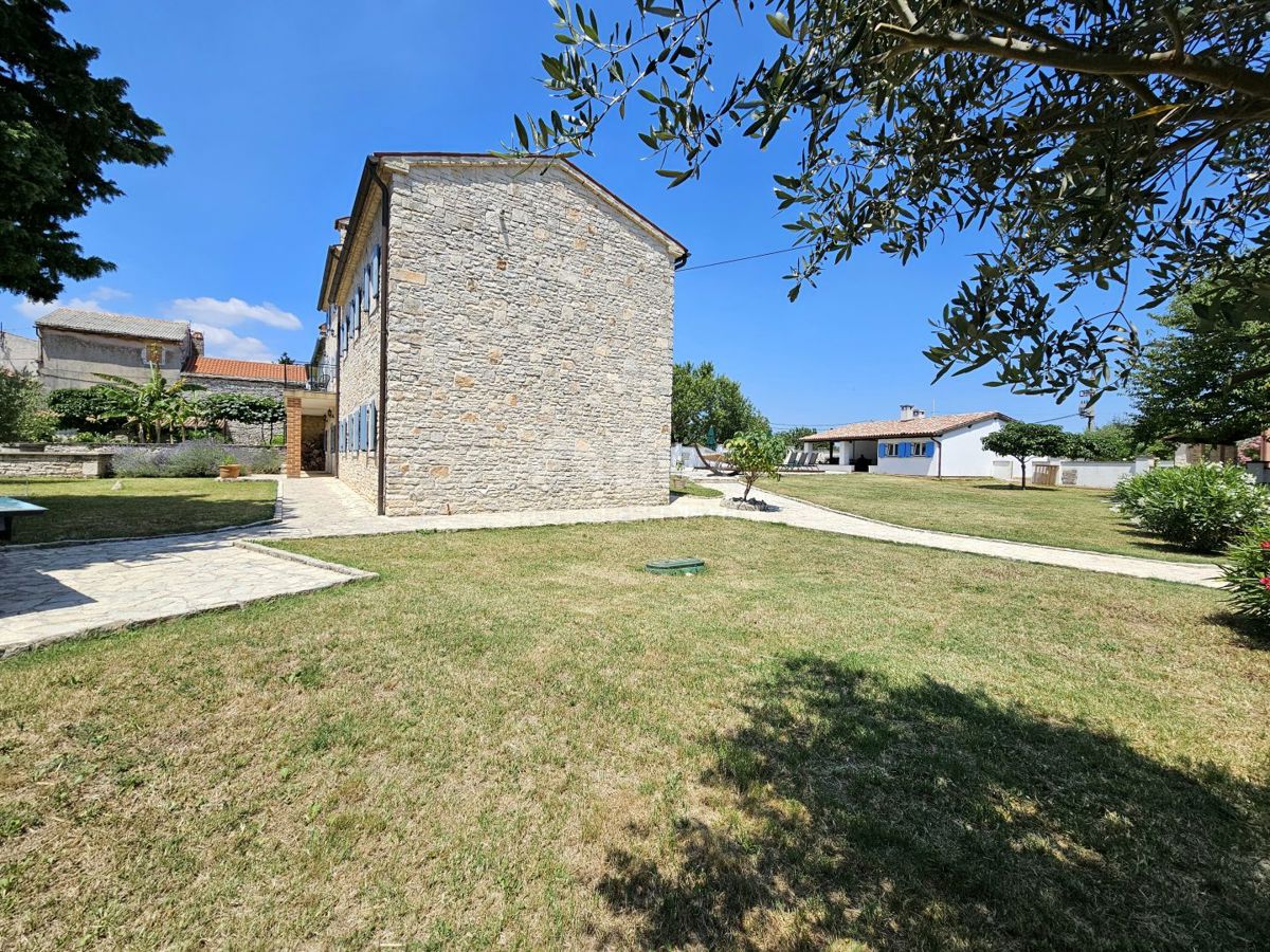 ISTRIA, FILIPPINE - Esclusiva villa in pietra con ampio giardino