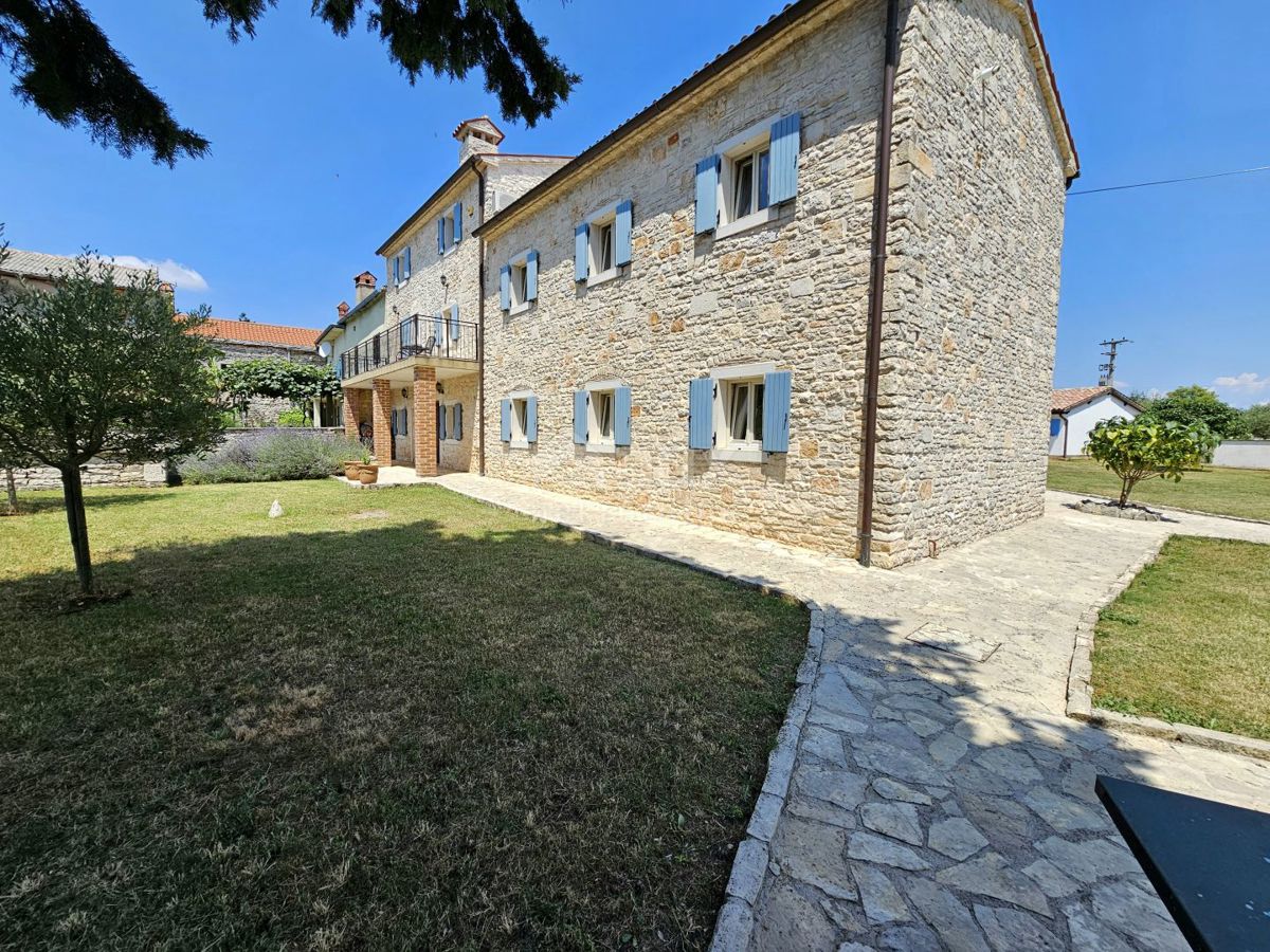 ISTRIA, FILIPPINE - Esclusiva villa in pietra con ampio giardino