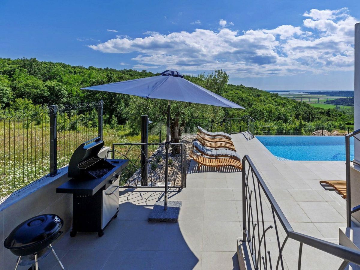 ISTRIA, BRTONIGLA - Villa con vista panoramica sul mare 