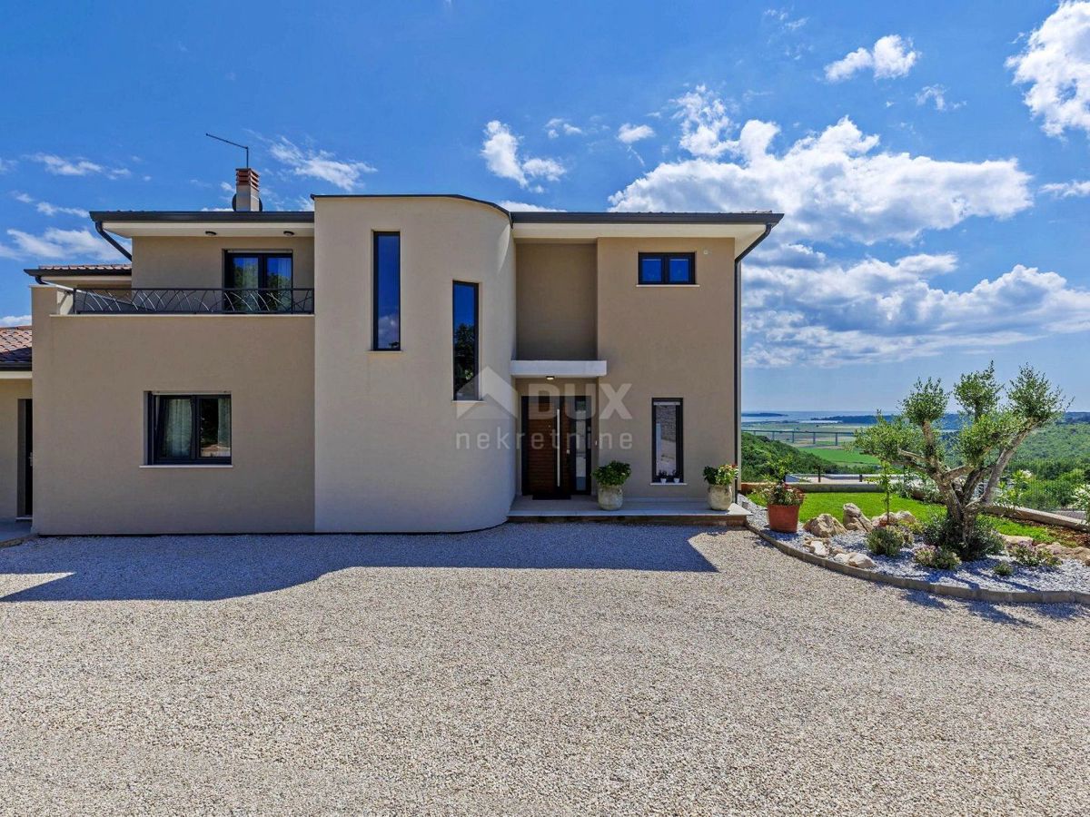 ISTRIA, BRTONIGLA - Villa con vista panoramica sul mare 