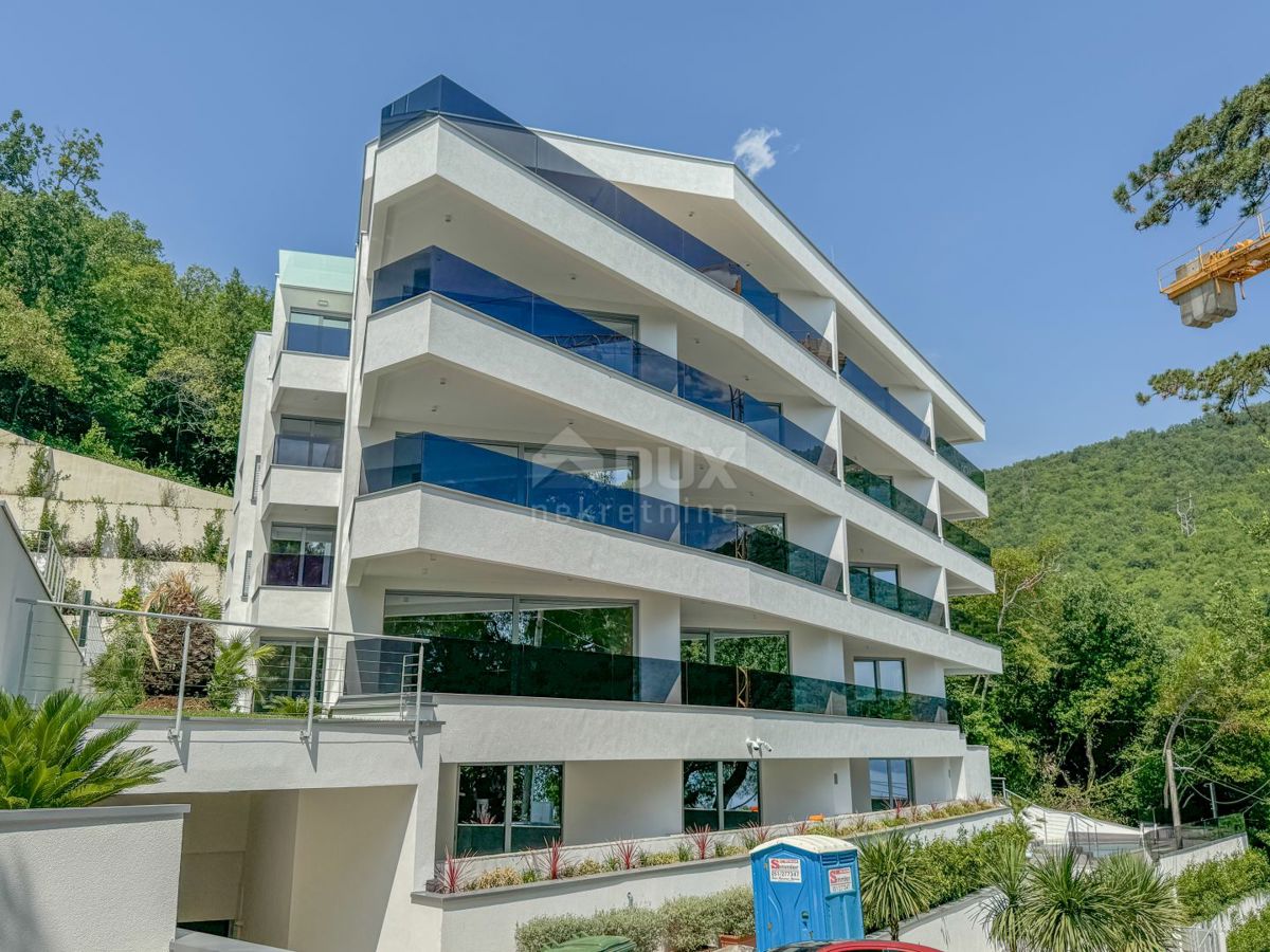 OPATIJA, CENTRO - ottimo appartamento in una nuova costruzione con vista mare, piscina in comune, garage