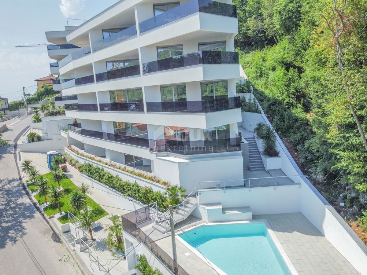 OPATIJA, CENTRO - ottimo appartamento in una nuova costruzione con vista mare, piscina in comune, garage