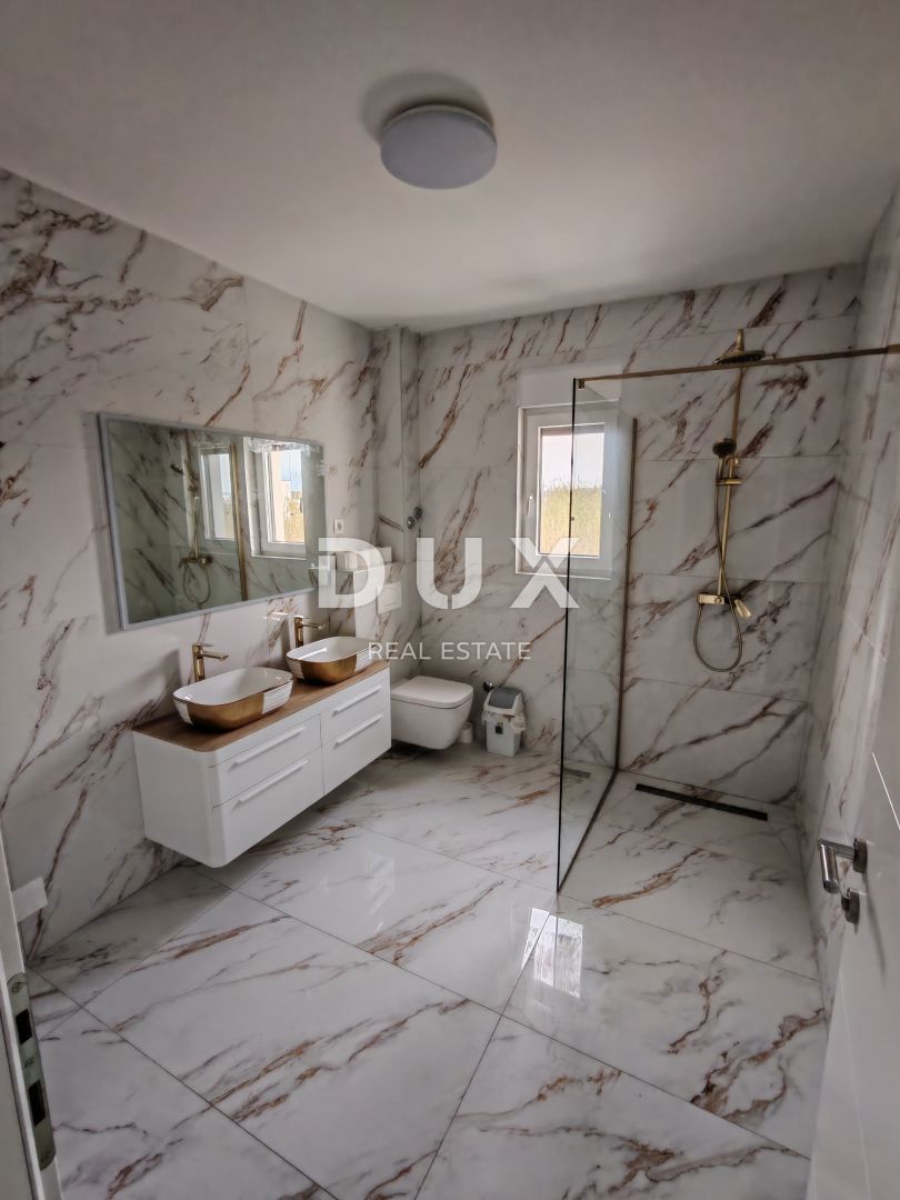 ZADAR, PRIVLAKA - Nuova costruzione! Stupendo attico a soli 140 metri dalla spiaggia con un'irresistibile vista mare! S3