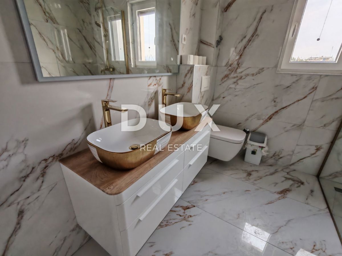 ZADAR, PRIVLAKA - Nuova costruzione! Stupendo attico a soli 140 metri dalla spiaggia con un'irresistibile vista mare! S3